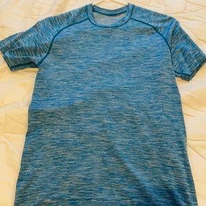 Men’s XS turquoise heathered lululemon t shirt